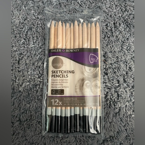 NWT set of 12 sketching pencils - Picture 1 of 2